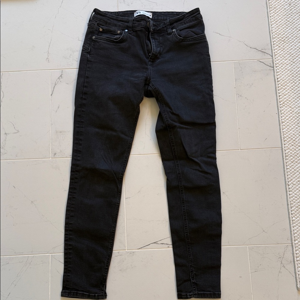 Zara Black Skinny Jeans — Classic Slim Fit